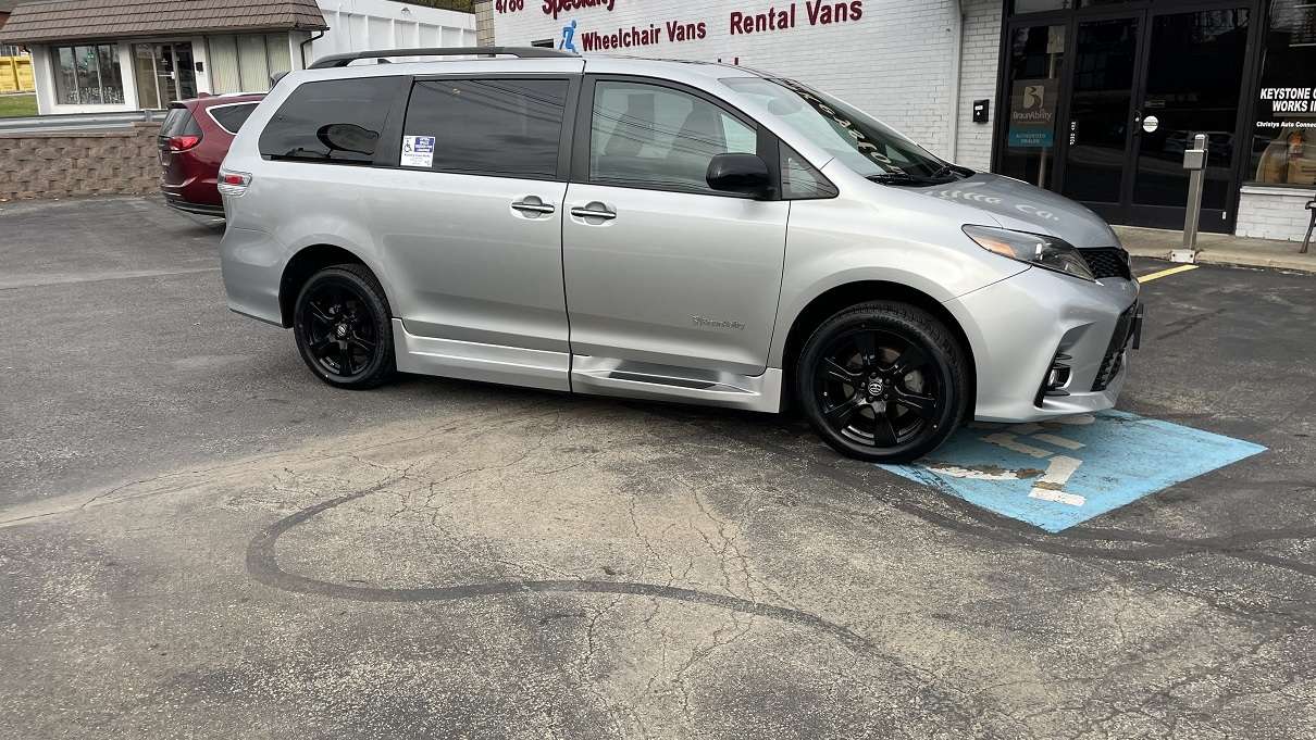 Used 2020 Toyota Sienna SE Premium with VIN 5TDXZ3DC9LS039732 for sale in Eugene, OR