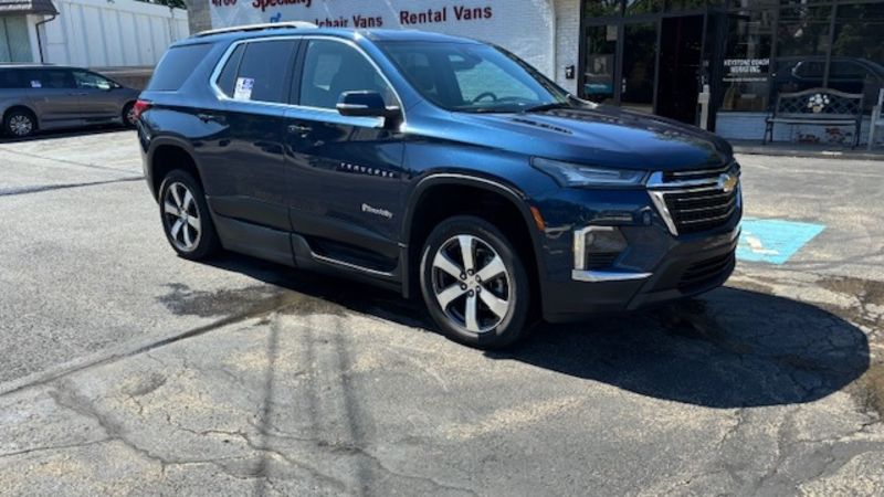 Used 2022 Chevrolet Traverse 3LT with VIN 1GNERHKW6NJ111186 for sale in Eugene, OR