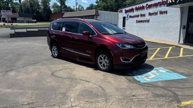 Used 2019 Chrysler Pacifica Touring L Plus with VIN 2C4RC1EG5KR732692 for sale in Eugene, OR